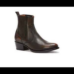 Frye
Diana Chelsea Booties